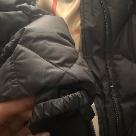 Burberry Women's Black Puffer Coat - Picture 15 of 15